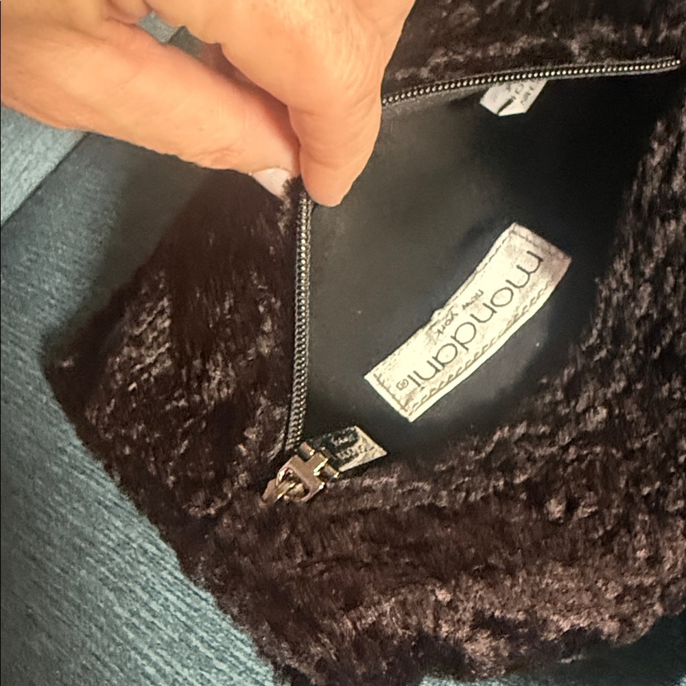 Mondani Women's Black waist Fur Bag. - Picture 7 of 10